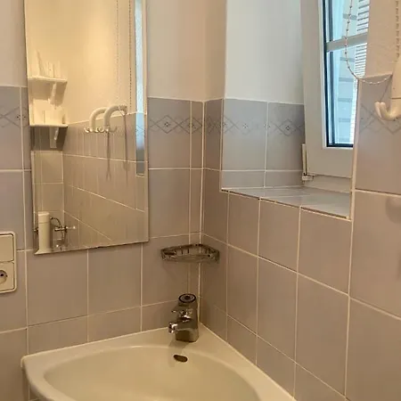 5060 Saarstr 8a Apartment
