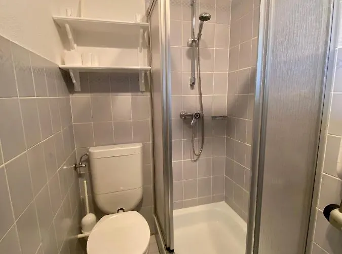 5060 Saarstr 8a Apartment